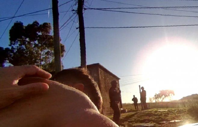 Foto: Ministerio del Interior. Momento de la detención de uno de los judicializados, durante el allanamiento en su vivienda.