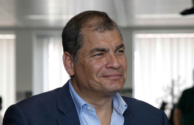 rafael correa expresidente ecuador sonrie portrait AFP.jpg