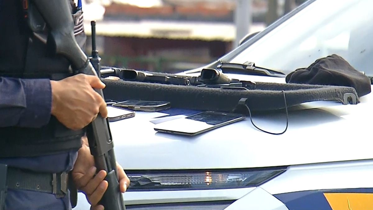 Persecución terminó con un policía detenido por ll