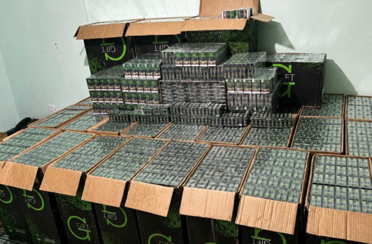 Libertad a prueba para dos hombres tras incautarles 600.000 cigarrillos de contrabando en Villa Soriano