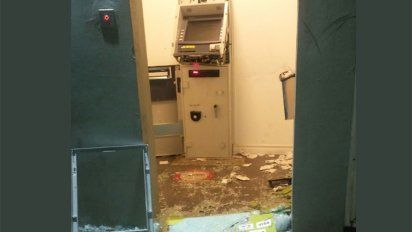 vandalizaron otro cajero automatico pero no se llevaron el dinero
