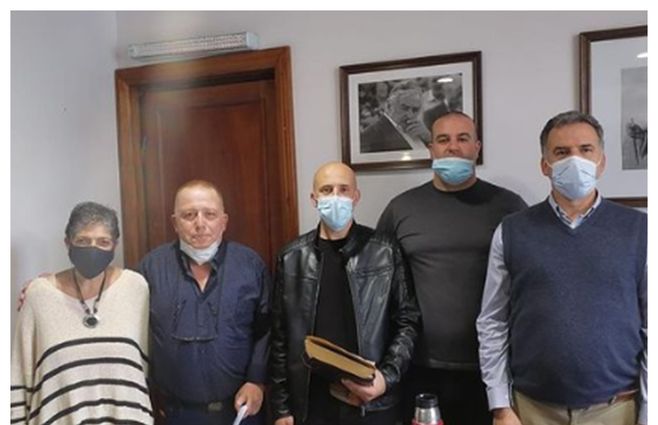 Miembros del sindicato policial de Canelones con el intendente Yamandú Orsi