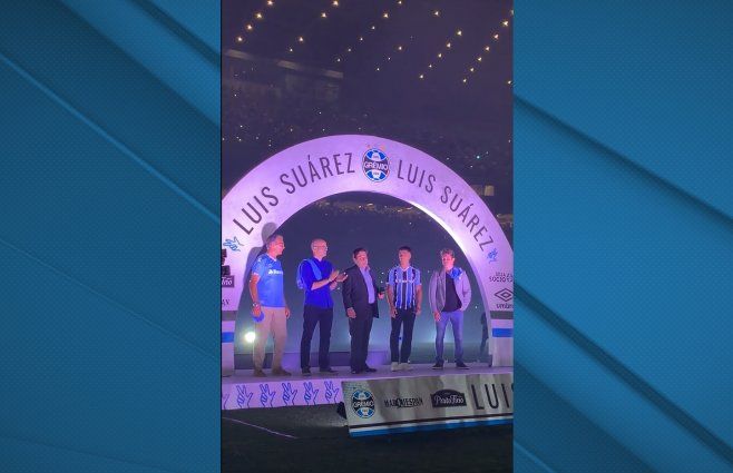 suárez en gremio foto tw gremio.jpg