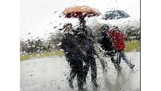 Jueves frío, ventoso y con lluvias; mejora en el sur en la noche