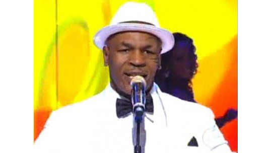Tyson del ring al escenario: cantó Garota de Ipanema en Brasil