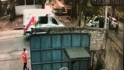 detenido le quito arma a un policia y otro agente lo abatio de un disparo