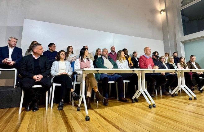 Intendente electo de Canelones Francisco Legnani con su gabinete de directores y jerarcas.