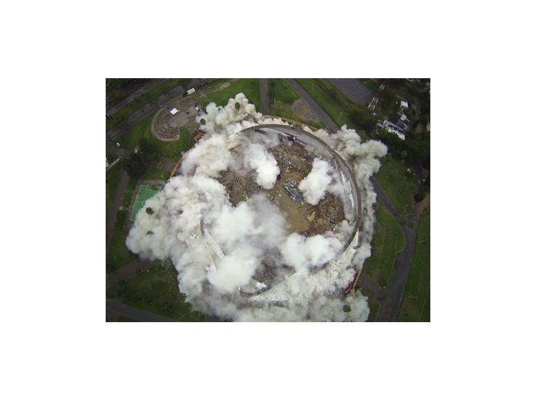 Imágenes inéditas de la espectacular implosión del Cilindro