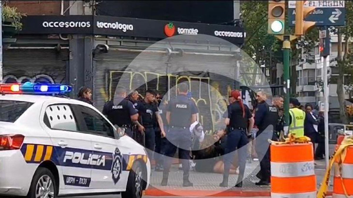 Pelea entre dos mujeres en el centro de Montevideo; Policía evitó  incidentes mayores