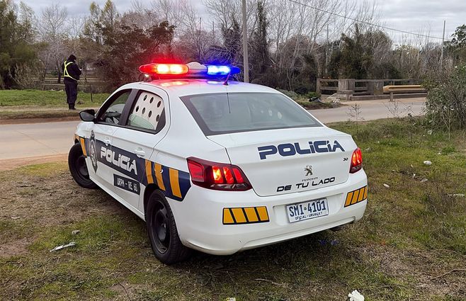 policia-cuerpo-hallado-camino-tomkinson-arroyo-pantanoso