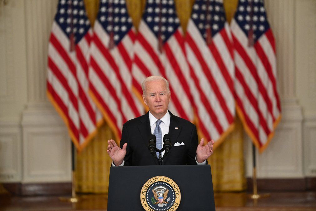 Joe Biden se pronuncia sobre la situación en Afganistán en el Salón Este de la Casa Blanca el 16 de agosto en Washington, DC.