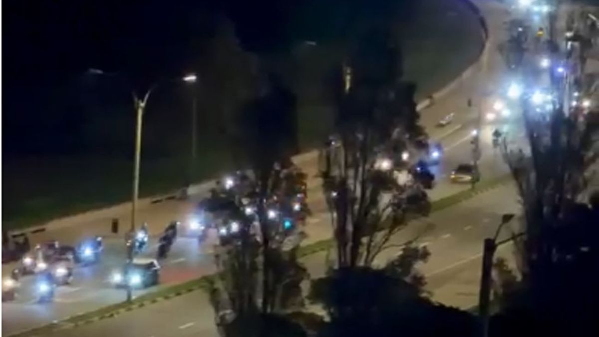 Decenas de motos fueron registradas en la madrugada por la rambla de Parque Rodó: hay un detenido