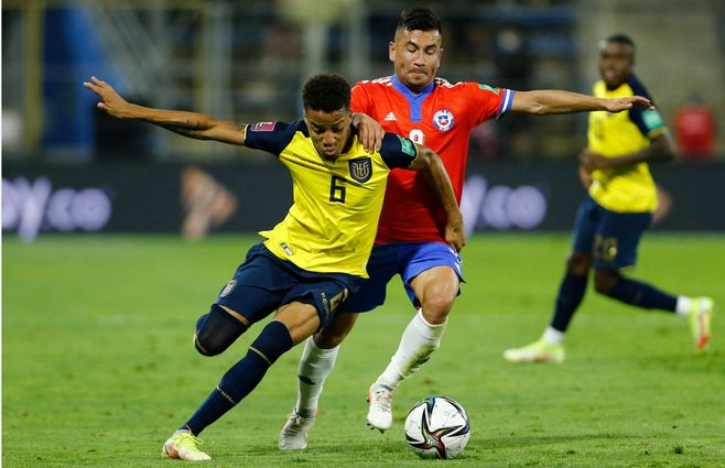 La FIFA resolvió sobre la denuncia contra Ecuador y Byron Castillo por el partido ante Chile. Foto: AFP.