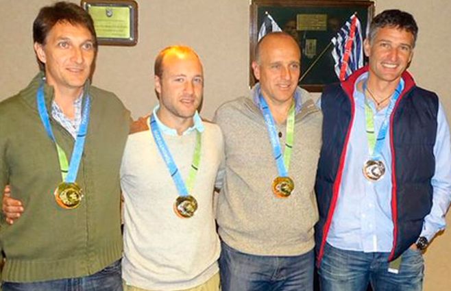Coito junto a Gustavo Ferreyra, el preparador físico Sebastián Urrutia y Carlos Nicola. El cuerpo técnico obtuvo en 2015 la medalla de oro en los Juegos Panamericanos de Toronto.