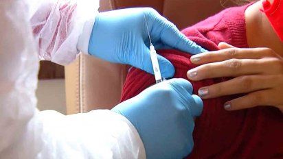 aconsejan vacuna de la gripe para evitar posibles casos graves de covid