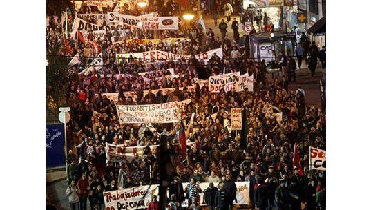 Multitudinaria concentración de gremios en conflicto