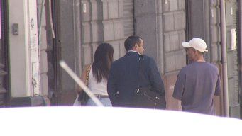 Foto: Subrayado. Cristian Kike Olivera acompañado de su abogado en Fiscalía.