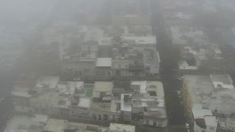 La niebla que informa Meteorología se observa sobre Montevideo. Foto: cámara de la torre de canal 10 (jueves 8 AM).