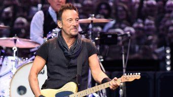 Trump llama a boicotear los conciertos de Bruce Springsteen, a quien llama ciruela reseca. Foto: AFP