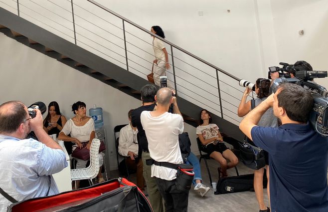 La ministra designada de Economía, Azucena Arbeleche llegando a la reunión