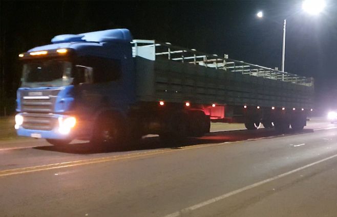 camion-transporte-carga-carretera.jpg