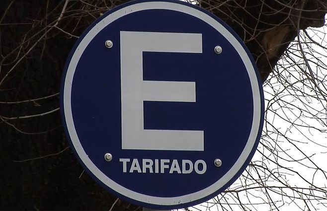 estacionamiento-tarifado-cartel-primer-plano.jpg