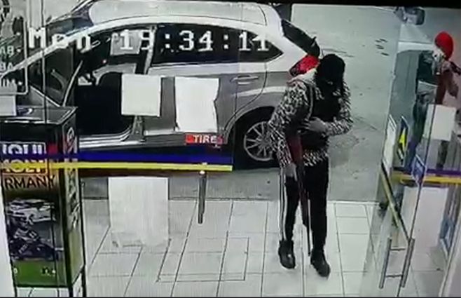delincuentes-rapiña-local-pagos-estacion-pasamontaña.jpg