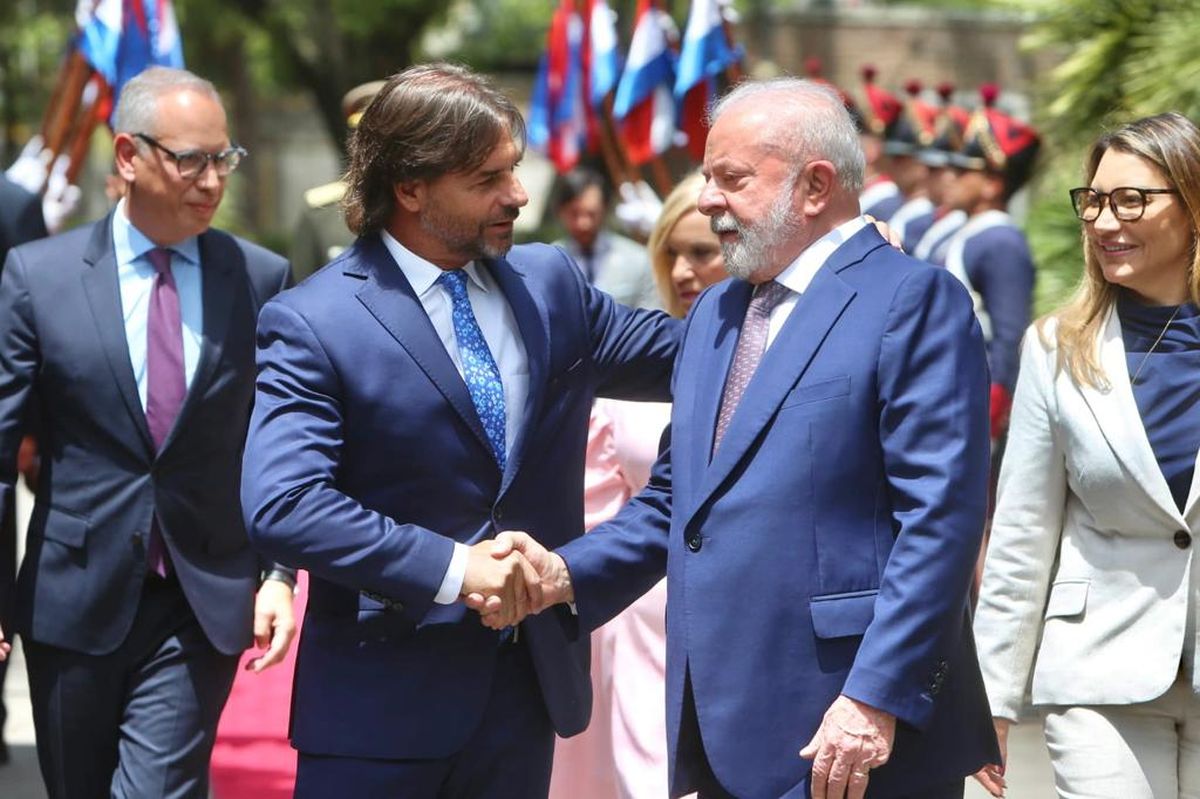 Lacalle Pou y Lula en el inicio de la jornada que tuvo al presidente brasileño de visita en Uruguay. Foto: Gastón Britos / FocoUy