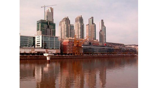 Uruguayos ya planean ir de compras a Buenos Aires por devaluación