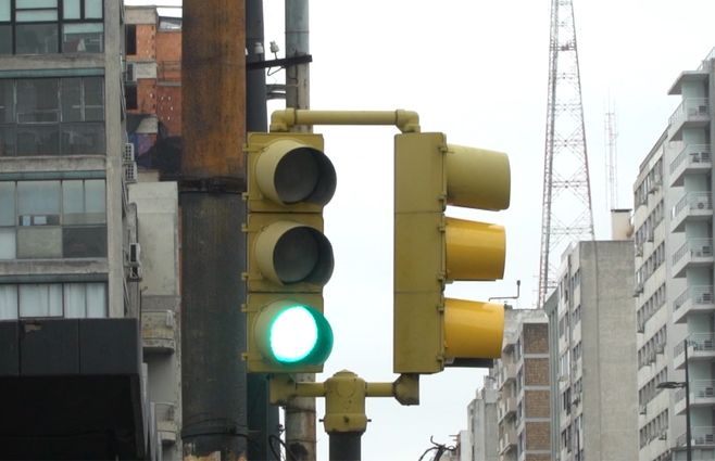 semaforo-luz-verde-centro-montevideo.jpg