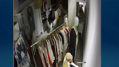 roban por quinta vez en seis meses un local de venta de ropa