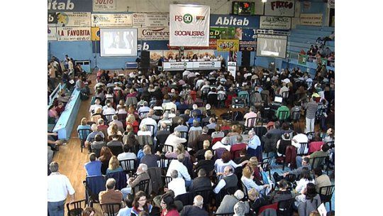 Convención del Partido Socialista fue entre piñas y empujones
