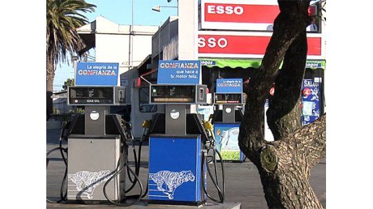 Paro en la distribución de combustible; evalúan esencialidad