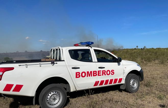 BOMBEROS---INCENDIO-CAMPO.jpg