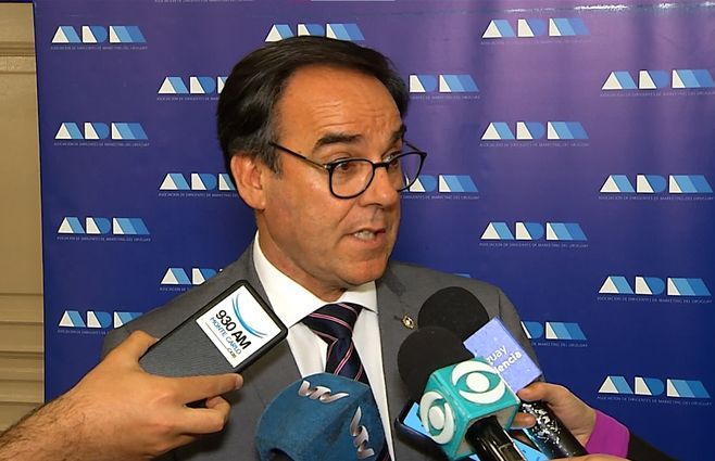 robert-bouvier-ministro-de-ambiente.jpg
