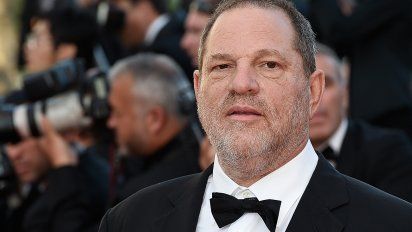 harvey weinstein inculpado por agresion sexual a una tercera mujer