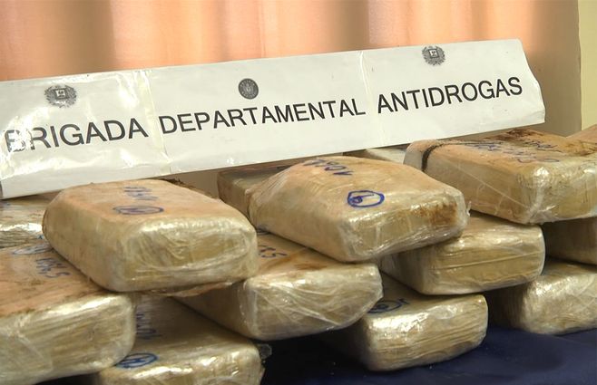 Pasta base y cocaína incautada en el marco de la Operación Cherokee en Melo.