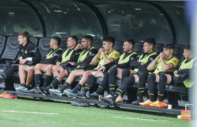 juegan peñarol river plate clausura 2023 foco uy (4).jpeg