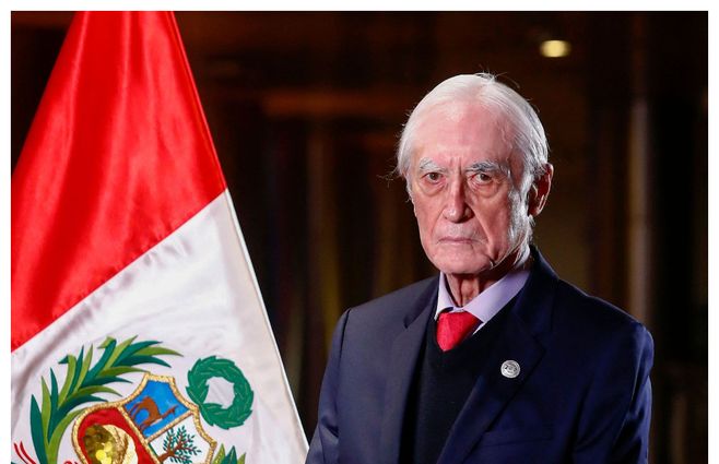 La corta carrera del nuevo canciller agregó una nueva crisis al presidente Castillo