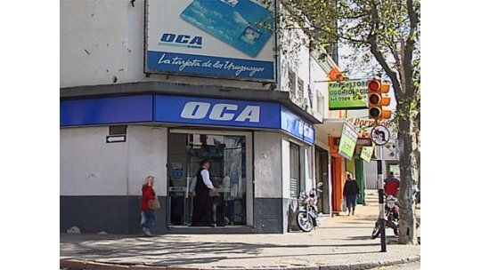 Toman a policía de rehén y asaltan sucursal de OCA