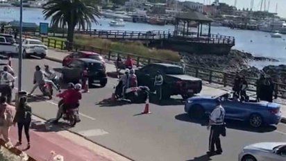 un inspector de transito fue atropellado por adolescente en moto en punta del este