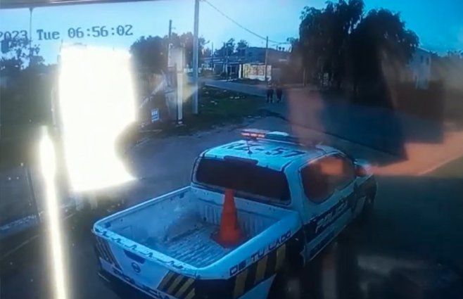 Una cámara muestra el momento del accidente, minutos antes de las 7:00 horas.