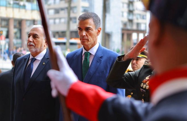 Pedro Sánchez llega a Torre Ejecutiva. Foto: FocoUy