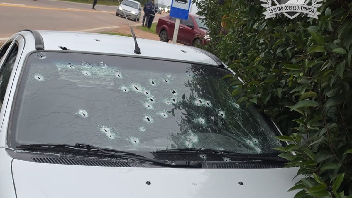 Ruta cortada en Canelones por tiroteo entre dos vehículos: hay al menos un herido grave