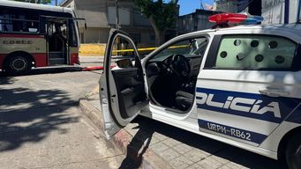 un policia herido tras choque entre un omnibus y un patrullero en la union
