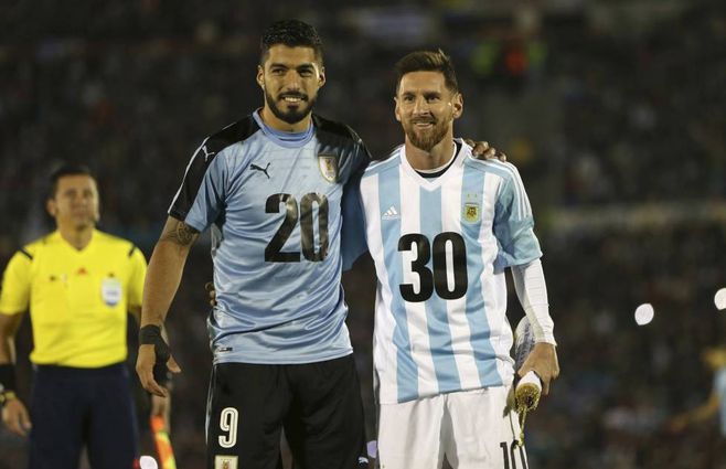 Los amigos del Barcelona Suárez y Messi promocionan el Mundial 2030 antes del partido por Eliminatorias para Rusia.&nbsp;