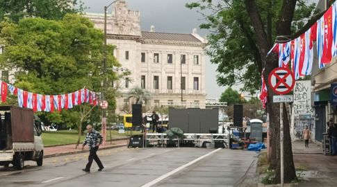 Paro, movilización y acto del PIT-CNT en Fernández Crespo frente al Palacio Legislativo. Foto: Beatriz Martínez, Subrayado. Paro, movilización y acto del PIT-CNT en Fernández Crespo frente al Palacio Legislativo. Foto: Beatriz Martínez, Subrayado.