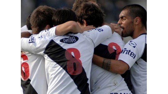 Danubio le ganó 4 a 1 a Bella Vista pero no le alcanzó