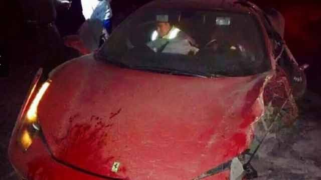 Borracho, el chileno Arturo Vidal chocó su Ferrari tras salir de un casino