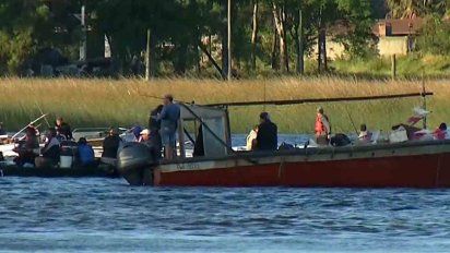 pesca prohibida de corvina negra termino con incidentes con la policia y prefectura